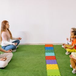 YOGA À LA CRÈCHE