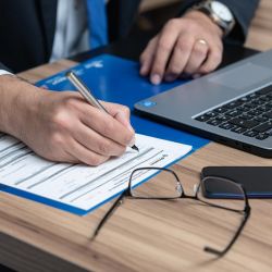 CRÉATION D'ENTREPRISE : DE L'IDÉE AU PREMIER CLIENT