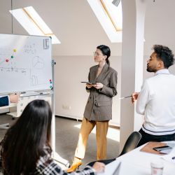 CONSTRUIRE ET LANCER UN PROJET DE CRÉATION D’ENTREPRISE
